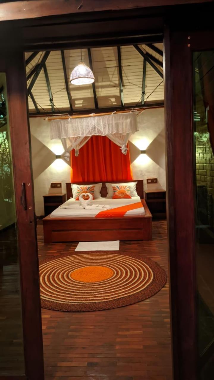 Ampazony Oasis Lodge Mahajanga Esterno foto