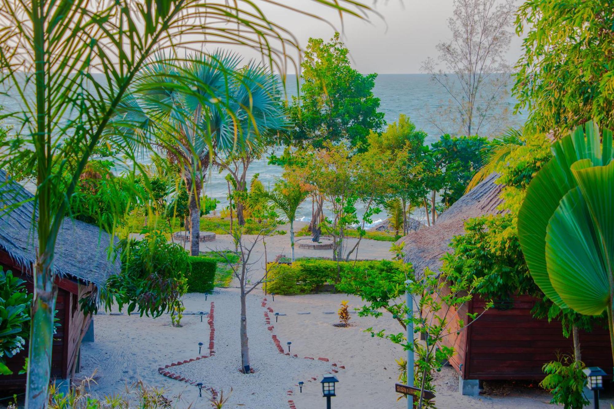 Ampazony Oasis Lodge Mahajanga Esterno foto