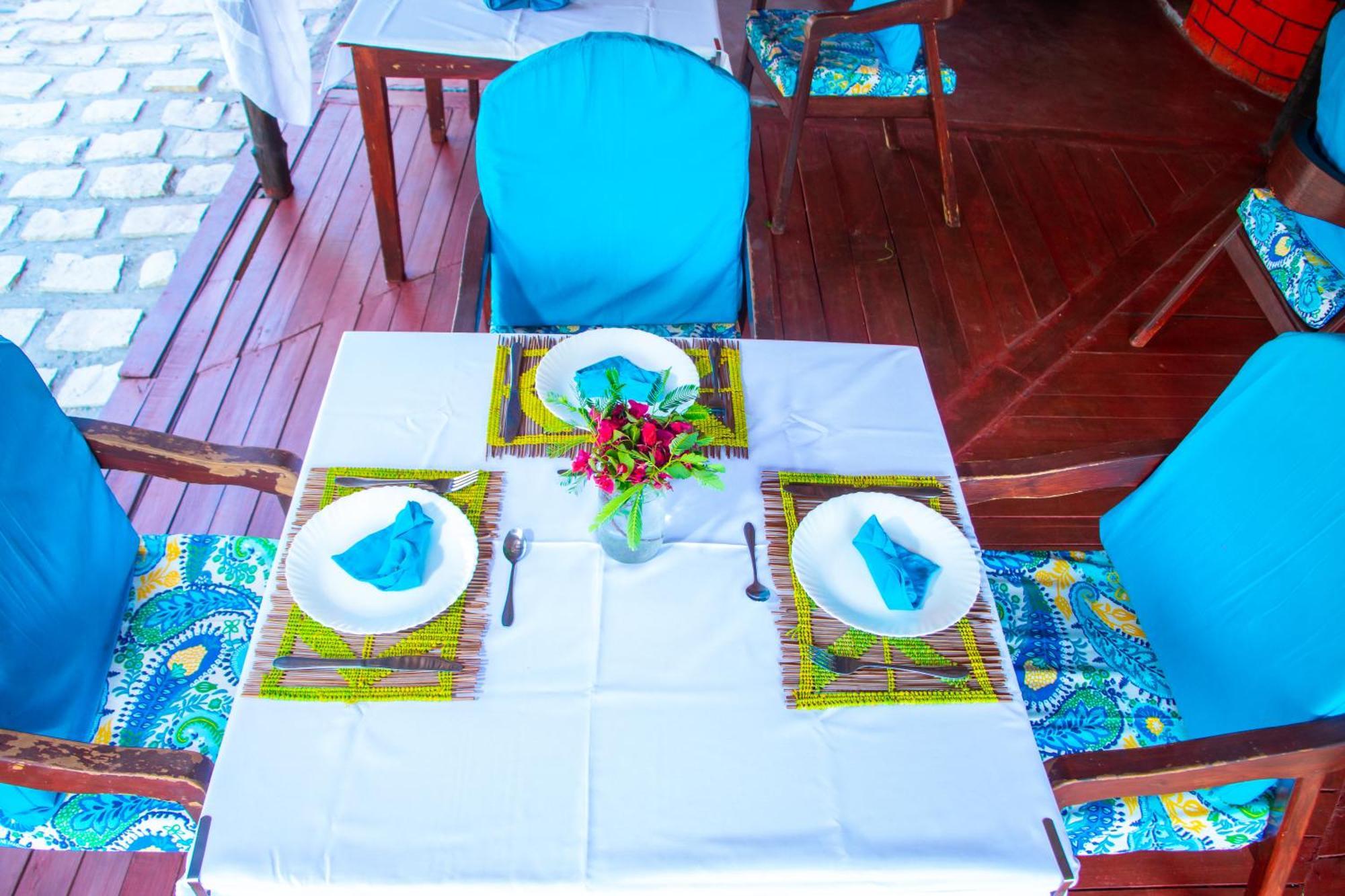 Ampazony Oasis Lodge Mahajanga Esterno foto