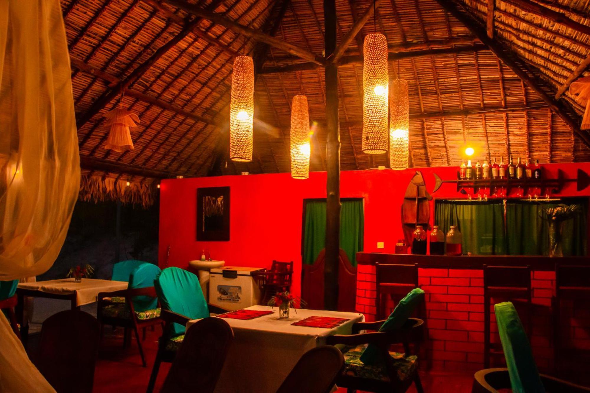 Ampazony Oasis Lodge Mahajanga Esterno foto
