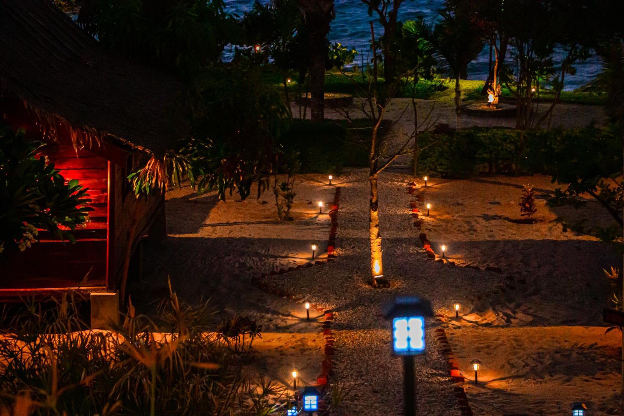 Ampazony Oasis Lodge Mahajanga Esterno foto