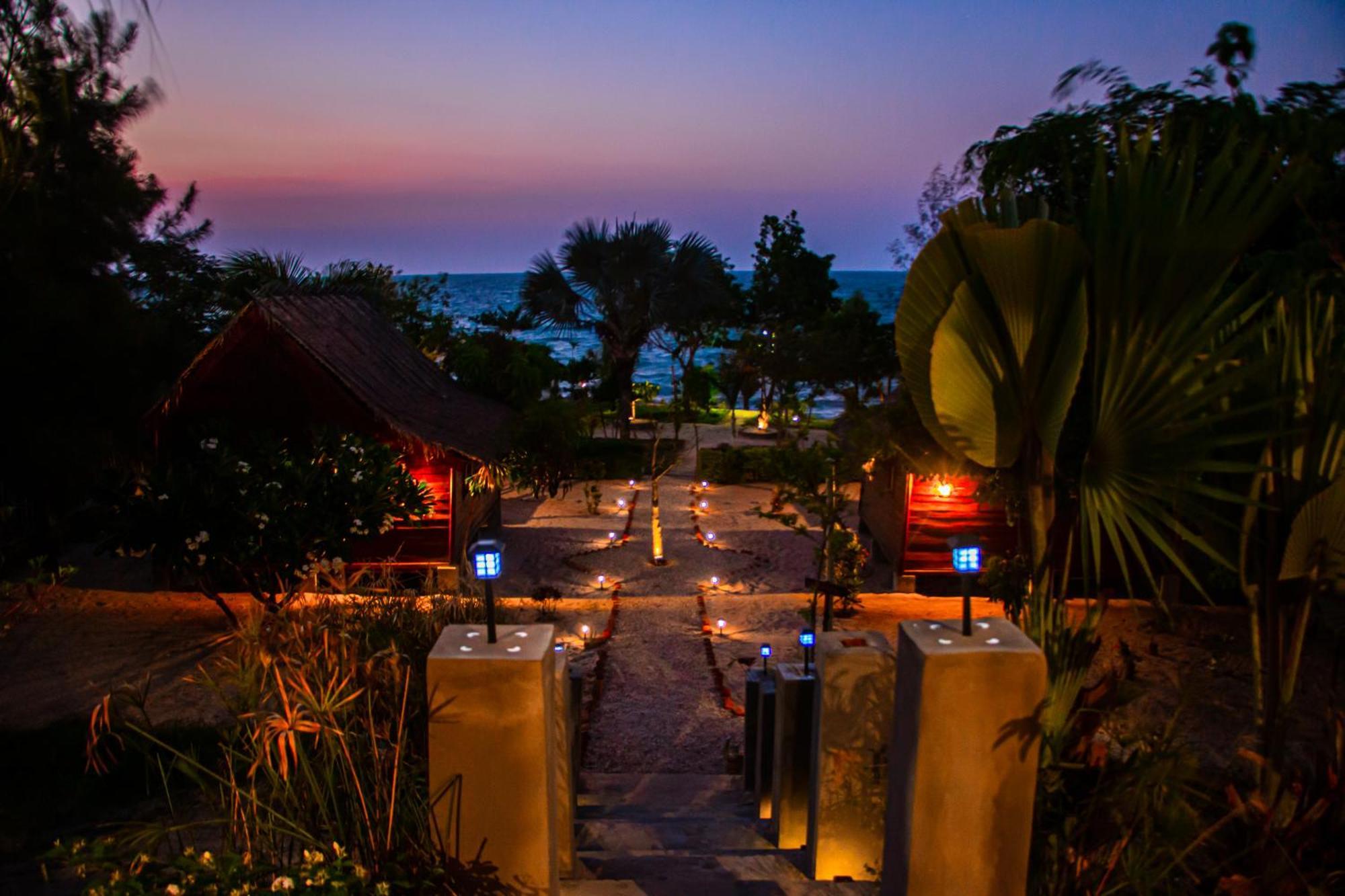 Ampazony Oasis Lodge Mahajanga Esterno foto