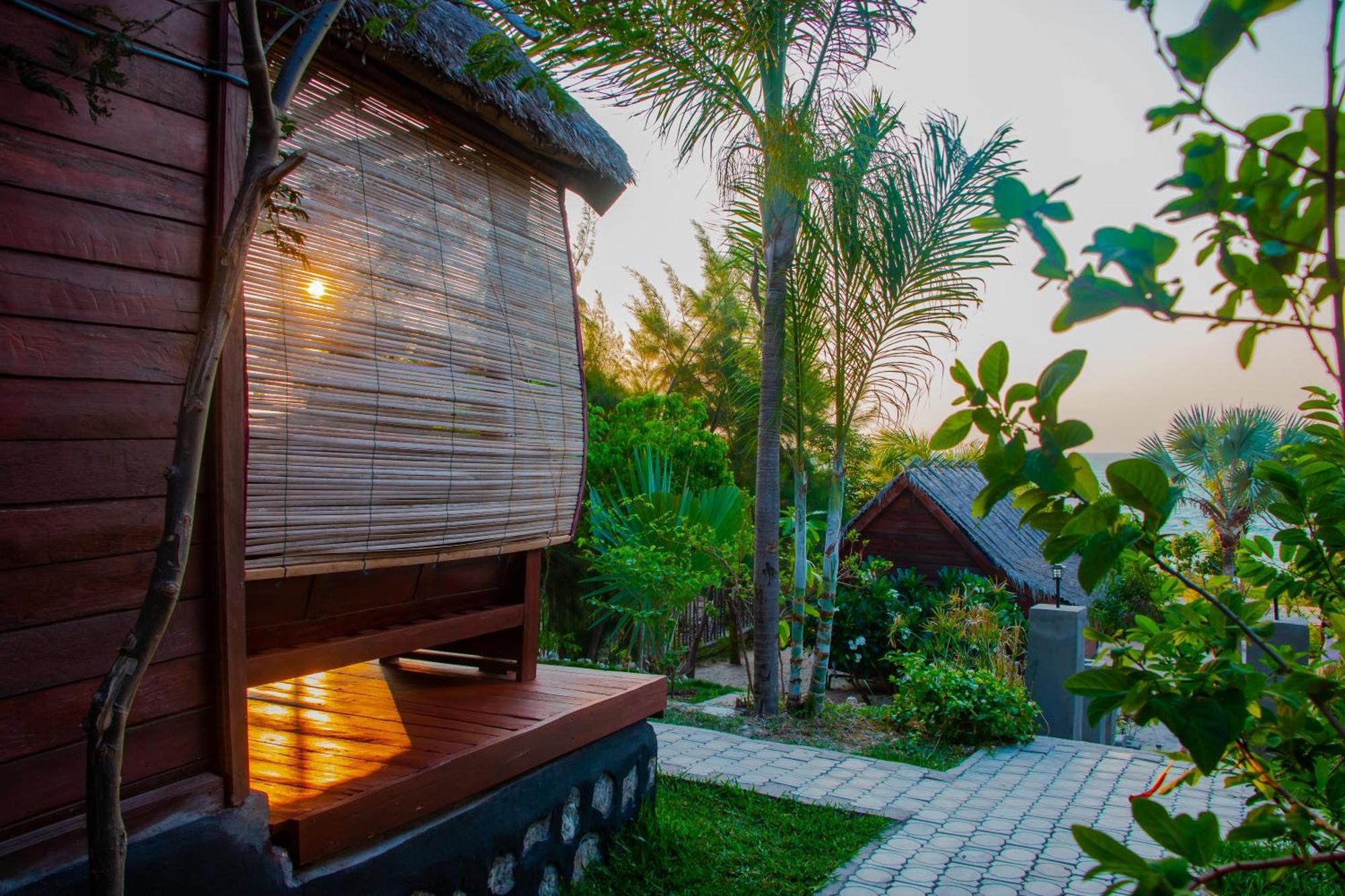 Ampazony Oasis Lodge Mahajanga Esterno foto