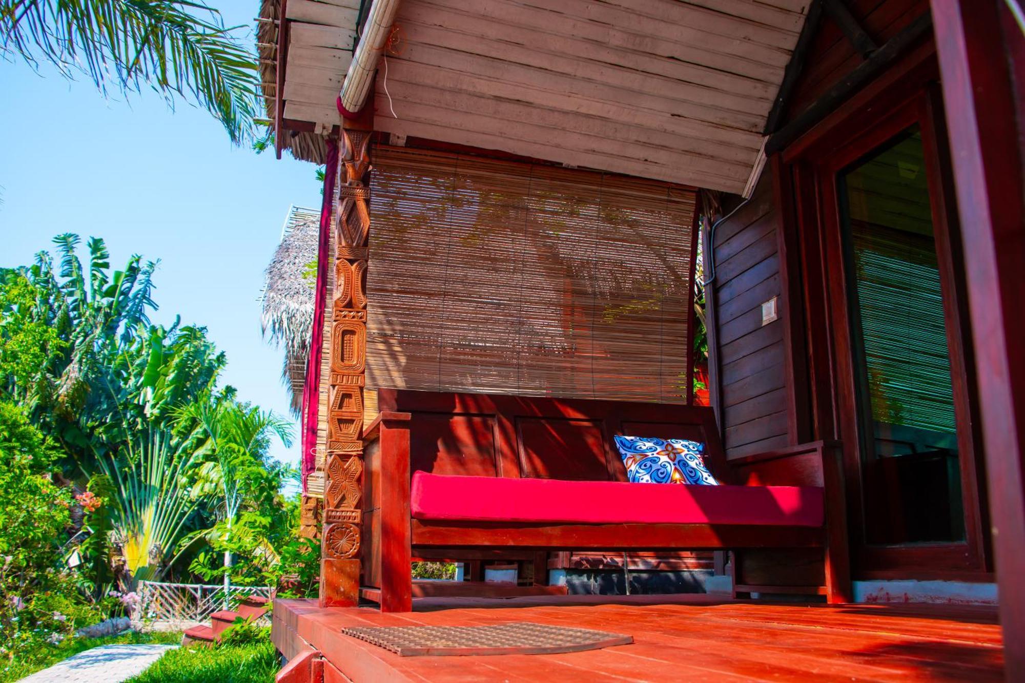Ampazony Oasis Lodge Mahajanga Esterno foto