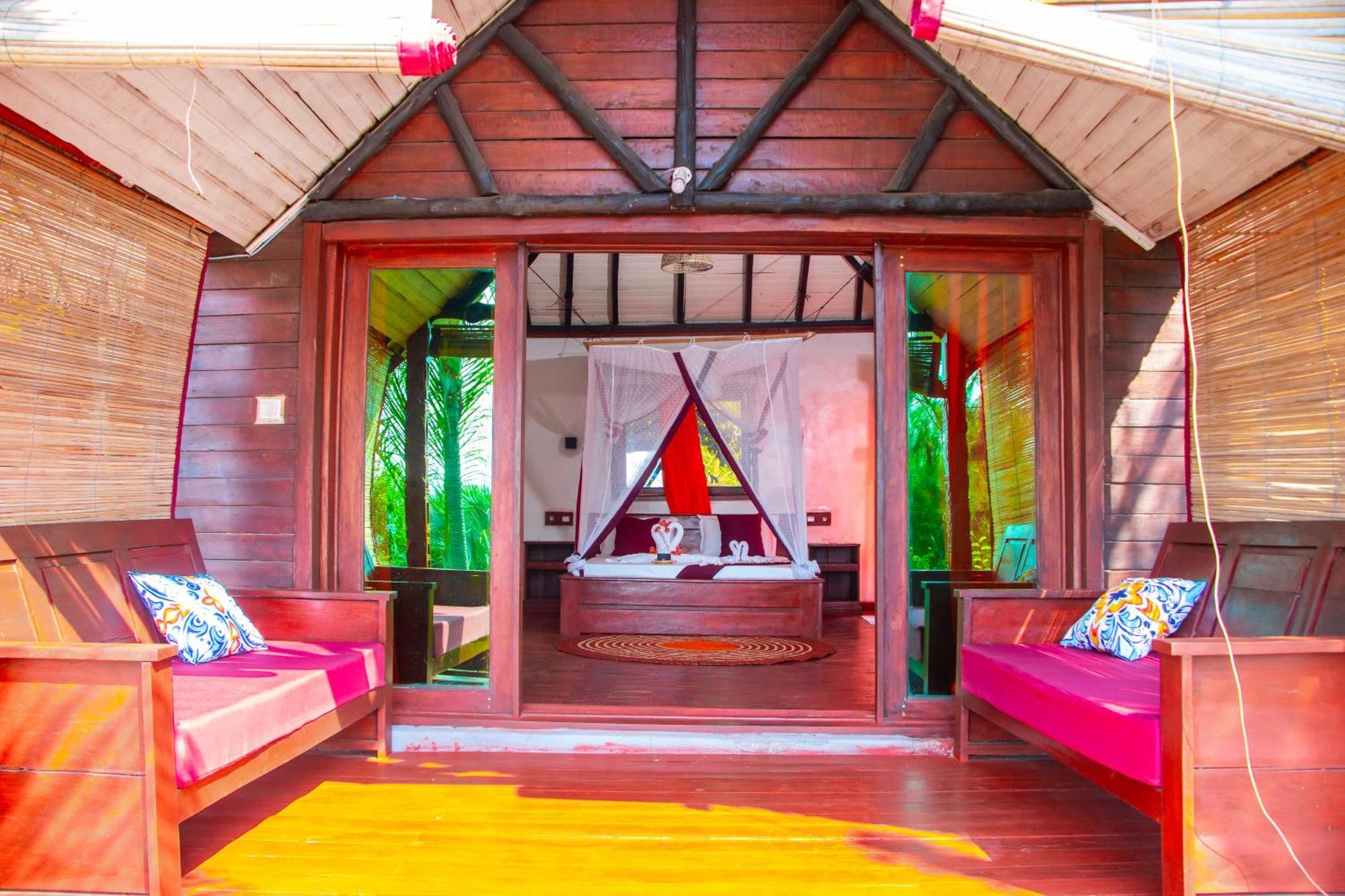 Ampazony Oasis Lodge Mahajanga Esterno foto